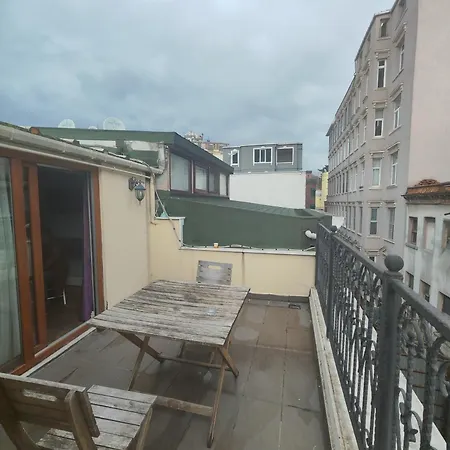 מלון Galata Lueleci *